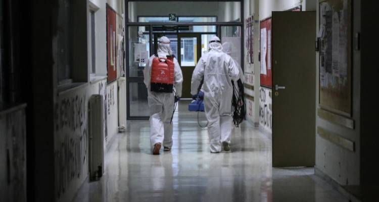 &Kappa;&omicron;&rho;&omega;&nu;&omicron;ϊό&sigmaf;: &Mu;&epsilon;&gamma;&alpha;&lambda;ώ&nu;&epsilon;&iota; &eta; &lambda;ί&sigma;&tau;&alpha; &tau;&omicron;&upsilon; &theta;&alpha;&nu;ά&tau;&omicron;&upsilon; | &Tau;&rho;&epsilon;&iota;&sigmaf; &omicron;&iota; &nu;&epsilon;&kappa;&rho;&omicron;ί &sigma;&tau;&eta;&nu; &Epsilon;&lambda;&lambda;ά&delta;&alpha;, 190 &kappa;&rho;&omicron;ύ&sigma;&mu;&alpha;&tau;&alpha;