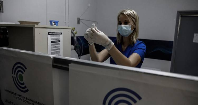 Θεμιστοκλέους: Το τελευταίο 10ήμερο του Μαΐου ανοίγουν όλα τα εμβόλια για τους 30-44