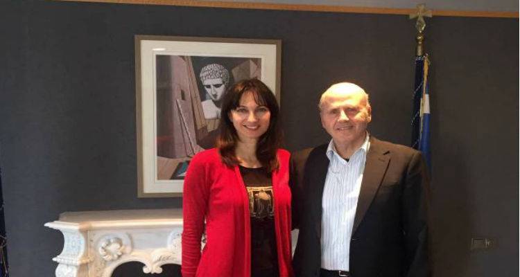 &Sigma;&upsilon;&nu;ά&nu;&tau;&eta;&sigma;&eta; &Gamma;&iota;&alpha;&nu;&nu;έ&lambda;&eta; &mu;&epsilon; &Kappa;&omicron;&upsilon;&nu;&tau;&omicron;&upsilon;&rho;ά &gamma;&iota;&alpha; &tau;&eta;&nu; &kappa;&rho;&omicron;&upsilon;&alpha;&zeta;&iota;έ&rho;&alpha;