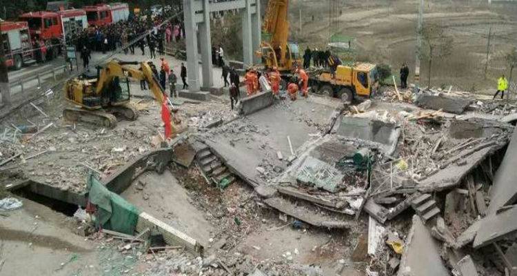 &Kappa;ί&nu;&alpha;: &Kappa;&alpha;&tau;έ&rho;&rho;&epsilon;&upsilon;&sigma;&alpha;&nu; 3 &pi;&omicron;&lambda;&upsilon;&kappa;&alpha;&tau;&omicron;&iota;&kappa;ί&epsilon;&sigmaf; -A&nu;&theta;&rho;&omega;&pi;&omicron;&iota; &pi;&alpha;&rho;&alpha;&mu;έ&nu;&omicron;&upsilon;&nu; &pi;&alpha;&gamma;&iota;&delta;&epsilon;&upsilon;&mu;έ&nu;&omicron;&iota;