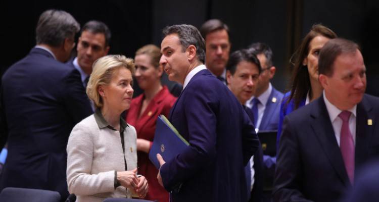 &Xi;&epsilon;&kappa;&iota;&nu;ά &eta; &Sigma;ύ&nu;&omicron;&delta;&omicron;&sigmaf; &Kappa;&omicron;&rho;&upsilon;&phi;ή&sigmaf;: &Sigma;&tau;&omicron; &tau;&rho;&alpha;&pi;έ&zeta;&iota; &eta; &tau;&omicron;&upsilon;&rho;&kappa;&iota;&kappa;ή &pi;&rho;&omicron;&kappa;&lambda;&eta;&tau;&iota;&kappa;ό&tau;&eta;&tau;&alpha;, &sigma;&upsilon;&nu;&alpha;&nu;&tau;ή&sigma;&epsilon;&iota;&sigmaf; &Mu;&eta;&tau;&sigma;&omicron;&tau;ά&kappa;&eta; &mu;&epsilon; &Mu;&iota;&sigma;έ&lambda; &kappa;&alpha;&iota; &Phi;&omicron;&nu; &nu;&tau;&epsilon;&rho; &Lambda;ά&iota;&epsilon;&nu;