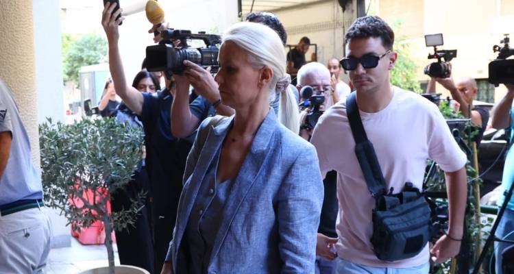 &laquo;&Pi;&epsilon;&lambda;ά&tau;&iota;&sigma;&sigma;&alpha;&raquo; &sigma;&upsilon;&mu;&mu;&omicron;&rho;ί&alpha;&sigmaf; &pi;&omicron;&upsilon; &pi;&alpha;&rho;&alpha;&sigma;&kappa;&epsilon;ύ&alpha;&zeta;&epsilon; &pi;&alpha;&rho;ά&nu;&omicron;&mu;&alpha; &phi;ά&rho;&mu;&alpha;&kappa;&alpha; ή&tau;&alpha;&nu; &eta; &gamma;&iota;&alpha;&tau;&rho;ό&sigmaf; &Gamma;ά&kappa;&alpha; &pi;&omicron;&upsilon; &sigma;&upsilon;&nu;&epsilon;&lambda;ή&phi;&theta;&eta; &gamma;&iota;&alpha; &tau;&omicron;&nu; &theta;ά&nu;&alpha;&tau;&omicron; &Mu;&alpha;&zeta;&omega;&nu;ά&kappa;&eta; -&Tau;&iota; &beta;&rho;έ&theta;&eta;&kappa;&epsilon;