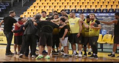 &Pi;έ&tau;&alpha;&xi;&epsilon; &gamma;&iota;&alpha; &Lambda;ή&mu;&nu;&omicron; &omicron; Ά&rho;&eta;&sigmaf;