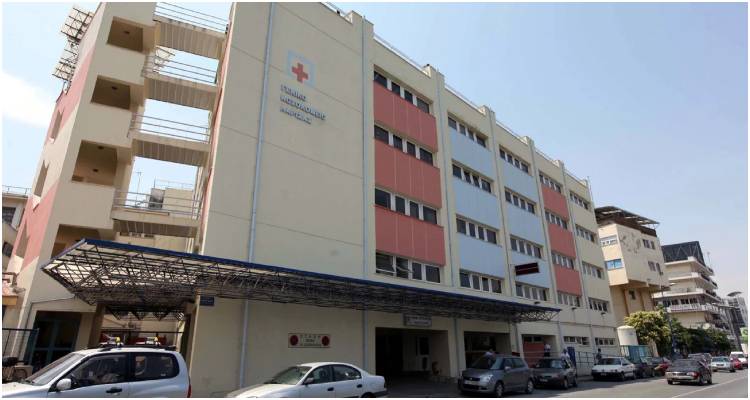 &Lambda;ά&rho;&iota;&sigma;&alpha;: &Theta;&rho;ί&lambda;&epsilon;&rho; &mu;&epsilon; &nu;&epsilon;&kappa;&rho;ό &beta;&rho;έ&phi;&omicron;&sigmaf; &pi;&omicron;&upsilon; &beta;&rho;έ&theta;&eta;&kappa;&epsilon; &theta;&alpha;&mu;&mu;έ&nu;&omicron; -&Sigma;&tau;&eta; &Mu;&Epsilon;&Theta; &eta; &mu;&eta;&tau;έ&rho;&alpha;, &laquo;&delta;&epsilon;&nu; ή&xi;&epsilon;&rho;&alpha; ό&tau;&iota; ή&mu;&omicron;&upsilon;&nu; έ&gamma;&kappa;&upsilon;&omicron;&sigmaf;&raquo;, &lambda;έ&epsilon;&iota;