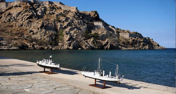 &Delta;&upsilon;&omicron; &Lambda;&eta;&mu;&nu;&omicron;ί &kappa;&alpha;&tau;&alpha;&sigma;&kappa;&epsilon;ύ&alpha;&sigma;&alpha;&nu; &alpha;&pi;ό &tau;&omicron; &mu;&eta;&delta;έ&nu; &kappa;&alpha;&iota; &delta;ώ&rho;&iota;&sigma;&alpha;&nu; &omicron;&mu;&omicron;&iota;ώ&mu;&alpha;&tau;&alpha; &tau;&omicron;&upsilon; &laquo;&Alpha;&beta;έ&rho;&omega;&phi; &kappa;&alpha;&iota; &tau;&omicron;&upsilon; &laquo;&Tau;-11&raquo; (photos)