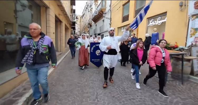 Οι δρόμοι του Agrigento πλημμύρισαν από τους ήχους της Λήμνου (video)