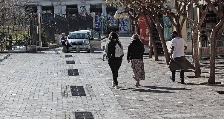Κορωνοϊός: Στα 2.405 τα νέα κρούσματα | Τα 1.137 στην Αττική