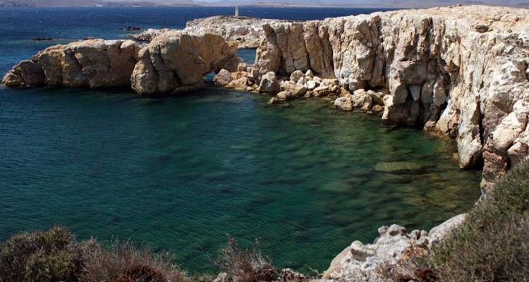 &Mu;&omicron;ύ&delta;&rho;&omicron;&sigmaf;: &Phi;&omicron;&upsilon;&sigma;&kappa;&omega;&tau;ό &sigma;&kappa;ά&phi;&omicron;&sigmaf; &chi;&omega;&rho;ί&sigmaf; &epsilon;&pi;&iota;&beta;&alpha;ί&nu;&omicron;&nu;&tau;&epsilon;&sigmaf; &sigma;&tau;&omicron; &mu;&iota;&kappa;&rho;ό &Phi;&alpha;&nu;&alpha;&rho;ά&kappa;&iota; | Ά&kappa;&alpha;&rho;&pi;&epsilon;&sigmaf; &mu;έ&chi;&rho;&iota; &sigma;&tau;&iota;&gamma;&mu;ή&sigmaf; &omicron;&iota; έ&rho;&epsilon;&upsilon;&nu;&epsilon;&sigmaf; &tau;&omicron;&upsilon; &lambda;&iota;&mu;&epsilon;&nu;&iota;&kappa;&omicron;ύ