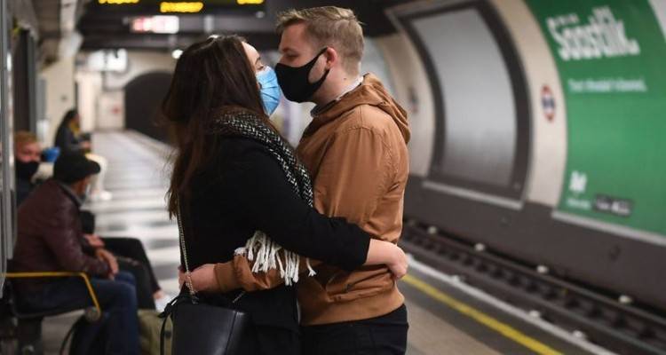 Κορονοϊός – Βρετανία : Σε ισχύ από σήμερα στην Αγγλία τα αυστηρά περιοριστικά μέτρα