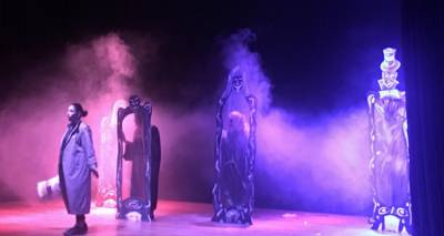 &Kappa;έ&rho;&delta;&iota;&sigma;&epsilon; &tau;&iota;&sigmaf; &epsilon;&nu;&tau;&upsilon;&pi;ώ&sigma;&epsilon;&iota;&sigmaf; &eta; &chi;&theta;&epsilon;&sigma;&iota;&nu;ή &pi;&alpha;&rho;ά&sigma;&tau;&alpha;&sigma;&eta; &tau;&omicron;&upsilon; &Theta;&epsilon;&alpha;&tau;&rho;&iota;&kappa;&omicron;ύ &Epsilon;&rho;&gamma;&alpha;&sigma;&tau;&eta;&rho;ί&omicron;&upsilon; &Lambda;ή&mu;&nu;&omicron;&upsilon; (photos)