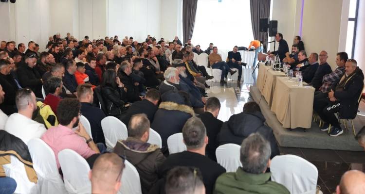 &Sigma;έ&rho;&rho;&epsilon;&sigmaf;: &Omicron;&lambda;&omicron;&kappa;&lambda;&eta;&rho;ώ&theta;&eta;&kappa;&epsilon; &eta; &pi;&alpha;&nu;&epsilon;&lambda;&lambda;&alpha;&delta;&iota;&kappa;ή &sigma;ύ&sigma;&kappa;&epsilon;&psi;&eta;, &omicron;&iota; &alpha;&gamma;&rho;ό&tau;&epsilon;&sigmaf; &alpha;&pi;&omicron;&phi;ά&sigma;&iota;&sigma;&alpha;&nu; &kappa;&lambda;&iota;&mu;ά&kappa;&omega;&sigma;&eta; &tau;&omega;&nu; &kappa;&iota;&nu;&eta;&tau;&omicron;&pi;&omicron;&iota;ή&sigma;&epsilon;&omega;&nu;