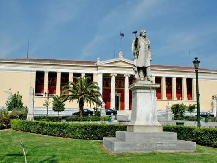 &Eta; &kappa;&omicron;&iota;&nu;&omega;&nu;ί&alpha; &tau;&omega;&nu; &kappa;&omicron;&lambda;&lambda;&eta;&tau;ώ&nu;