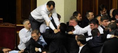 Το ξύλο της αρκούδας ξανά στην Ουκρανική Βουλή