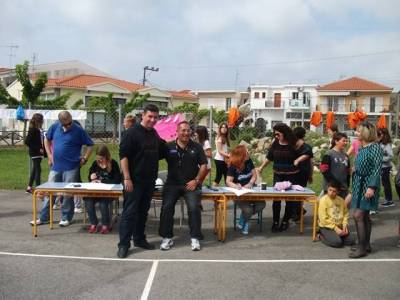 Τρισχολική Ημερίδα Αθλοπαιδιών Καλαθοσφαίρισης και Έκθεση Αυτοσχέδιων Μουσικών Οργάνων στο 2ο Δημοτικό Μύρινας (mp3 + photos)