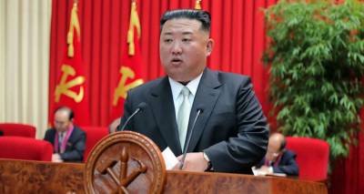 &Beta;ό&rho;&epsilon;&iota;&alpha; &Kappa;&omicron;&rho;έ&alpha;: &Omicron; &Kappa;&iota;&mu; &alpha;&pi;&alpha;&gamma;&omicron;&rho;&epsilon;ύ&epsilon;&iota; &tau;&alpha; &laquo;&sigma;&rsquo; &alpha;&gamma;&alpha;&pi;ώ&raquo; &kappa;&alpha;&iota; &tau;&alpha; &laquo;&alpha;&gamma;ά&pi;&eta; &mu;&omicron;&upsilon;&raquo; &ndash; &Mu;ό&nu;&omicron; &laquo;&sigma;ύ&nu;&tau;&rho;&omicron;&phi;&epsilon;&raquo; &kappa;&alpha;&iota; &laquo;&sigma;&upsilon;&nu;&tau;&rho;ό&phi;&iota;&sigma;&sigma;&alpha;&raquo;