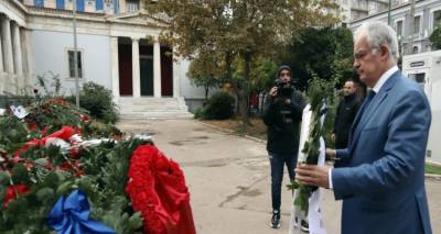 &Pi;&omicron;&lambda;&upsilon;&tau;&epsilon;&chi;&nu;&epsilon;ί&omicron;: Ά&nu;&omicron;&iota;&xi;&epsilon;, &upsilon;&pi;ό &beta;&rho;&omicron;&chi;ή | &Tau;&alpha;&sigma;&omicron;ύ&lambda;&alpha;&sigmaf;: &Delta;&epsilon;&sigma;&mu;&epsilon;&upsilon;ό&mu;&alpha;&sigma;&tau;&epsilon; ό&tau;&iota; &omicron; &alpha;&gamma;ώ&nu;&alpha;&sigmaf; &tau;&omicron;&upsilon;&sigmaf; &gamma;&iota;&alpha; &Delta;&eta;&mu;&omicron;&kappa;&rho;&alpha;&tau;ί&alpha; &delta;&epsilon;&nu; &theta;&alpha; &pi;ά&epsilon;&iota; &chi;&alpha;&mu;έ&nu;&omicron;&sigmaf;