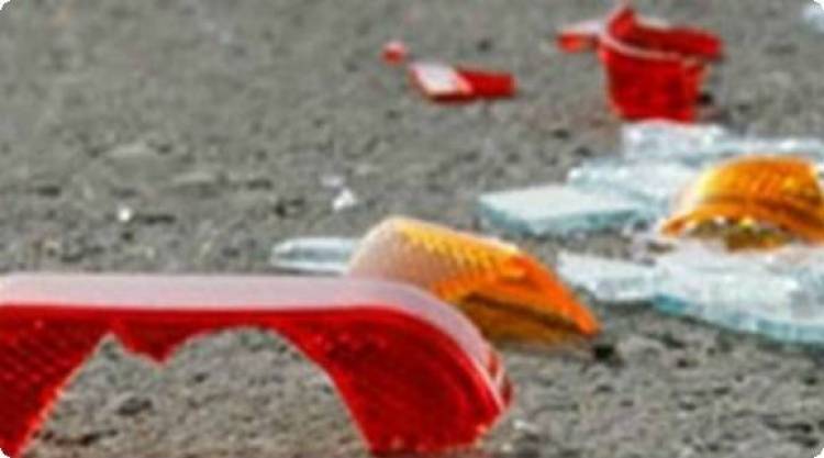 Τα θρύψαλα από το φανάρι «πρόδωσαν» τον οδηγό από το τροχαίο στην Καλλιθέα