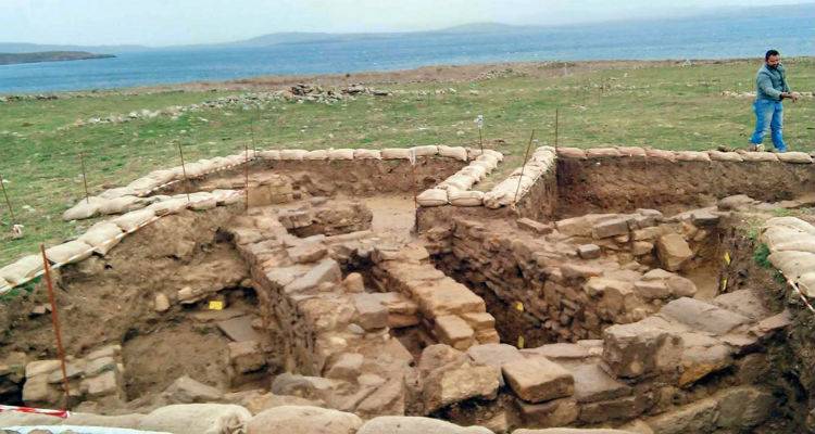 &Sigma;&pi;&omicron;&upsilon;&delta;&alpha;ί&alpha; &epsilon;&upsilon;&rho;ή&mu;&alpha;&tau;&alpha; &sigma;&tau;&eta;&nu; &Eta;&phi;&alpha;&iota;&sigma;&tau;ί&alpha; &tau;&eta;&sigmaf; &Lambda;ή&mu;&nu;&omicron;&upsilon; (photo)