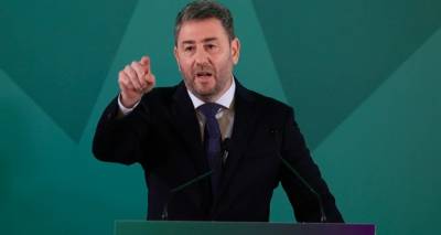 &Alpha;&nu;&delta;&rho;&omicron;&upsilon;&lambda;ά&kappa;&eta;&sigmaf; &gamma;&iota;&alpha; &Epsilon;&Epsilon; &mu;&epsilon;&tau;ά &tau;&eta;&nu; &omicron;&mu;&iota;&lambda;ί&alpha; &Beta;&alpha;&nu;&sigmaf;: &Omicron;&iota; &laquo;&upsilon;&pi;&nu;&omicron;&beta;ά&tau;&epsilon;&sigmaf;&raquo; &pi;&rho;έ&pi;&epsilon;&iota; &nu;&alpha; &xi;&upsilon;&pi;&nu;ή&sigma;&omicron;&upsilon;&nu;