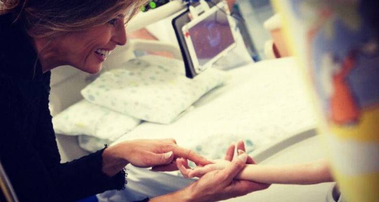 &Mu;&iota;&alpha; &alpha;&pi;ί&sigma;&tau;&epsilon;&upsilon;&tau;&eta; &iota;&sigma;&tau;&omicron;&rho;ί&alpha;: &Eta; &Mu;&epsilon;&lambda;ά&nu;&iota;&alpha; &Tau;&rho;&alpha;&mu;&pi;, &tau;&omicron; &mu;&iota;&kappa;&rho;ό &Epsilon;&lambda;&lambda;&eta;&nu;ό&pi;&omicron;&upsilon;&lambda;&omicron; &kappa;&alpha;&iota; &eta; &mu;&epsilon;&tau;&alpha;&mu;ό&sigma;&chi;&epsilon;&upsilon;&sigma;&eta; &kappa;&alpha;&rho;&delta;&iota;ά&sigmaf;