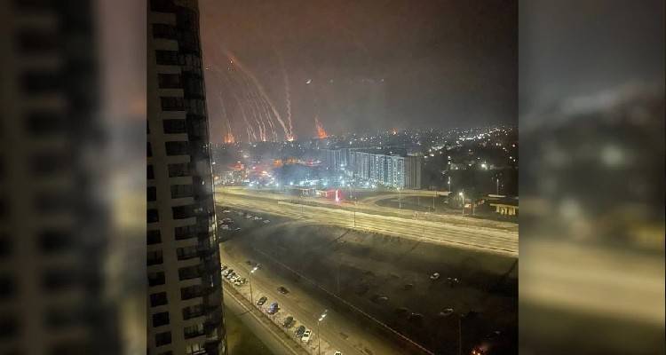 &Pi;ό&lambda;&epsilon;&mu;&omicron;&sigmaf; &sigma;&tau;&eta;&nu; &Omicron;&upsilon;&kappa;&rho;&alpha;&nu;ί&alpha; | &Iota;&beta;ά&nu; &Alpha;&beta;&rho;ά&mu;&omicron;&phi;: &laquo;&Pi;&epsilon;&rho;&iota;&mu;έ&nu;&omicron;&nu;&tau;&alpha;&sigmaf; &tau;&iota;&sigmaf; &beta;ό&mu;&beta;&epsilon;&sigmaf; &sigma;&tau;&omicron; &pi;&omicron;&lambda;&iota;&omicron;&rho;&kappa;&eta;&mu;έ&nu;&omicron; &Kappa;ί&epsilon;&beta;&omicron;&raquo;