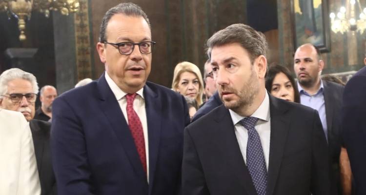 &Sigma;&tau;&alpha; ύ&psi;&eta; &eta; &kappa;ό&nu;&tau;&rho;&alpha; &Sigma;&Upsilon;&Rho;&Iota;&Zeta;&Alpha;-&Pi;&Alpha;&Sigma;&Omicron;&Kappa;: &laquo;&Pi;&omicron;&iota;&omicron;&sigmaf; &tau;&rho;&alpha;&beta;ά&epsilon;&iota; &tau;&omicron;&nu; &Alpha;&nu;&delta;&rho;&omicron;&upsilon;&lambda;ά&kappa;&eta; &alpha;&pi;ό &tau;&omicron; &delta;&epsilon;&xi;ί &pi;έ&tau;&omicron;;&raquo; -&laquo;&Sigma;&phi;&iota;&chi;&tau;&alpha;&gamma;&kappa;&alpha;&lambda;&iota;ά&zeta;&epsilon;&tau;&epsilon; &tau;&omicron;&nu; &kappa;ύ&rho;&iota;&omicron; 13-0&raquo;