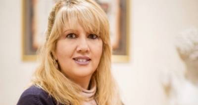 &Kappa;&omicron;&rho;&omega;&nu;&omicron;ϊό&sigmaf; - &Mu;&alpha;&sigma;&tau;&omicron;&rho;ά&kappa;&omicron;&upsilon;: &Alpha;&pi;&alpha;&nu;&tau;ή&sigma;&epsilon;&iota;&sigmaf; &gamma;&iota;&alpha; &tau;&alpha; &delta;&iota;&phi;&omicron;&rho;&omicron;ύ&mu;&epsilon;&nu;&alpha; &alpha;&pi;&omicron;&tau;&epsilon;&lambda;έ&sigma;&mu;&alpha;&tau;&alpha; &tau;&omega;&nu; &tau;&epsilon;&lambda;&epsilon;&upsilon;&tau;&alpha;ί&omega;&nu; &eta;&mu;&epsilon;&rho;ώ&nu; &sigma;&tau;&eta; &Lambda;ή&mu;&nu;&omicron; (audio)