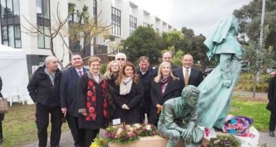 &Tau;&epsilon;&lambda;&epsilon;&tau;ή &mu;&nu;ή&mu;&eta;&sigmaf; &sigma;&tau;&eta;&nu; &Pi;&lambda;&alpha;&tau;&epsilon;ί&alpha; &Lambda;ή&mu;&nu;&omicron;&upsilon; &Mu;&epsilon;&lambda;&beta;&omicron;ύ&rho;&nu;&eta;&sigmaf;