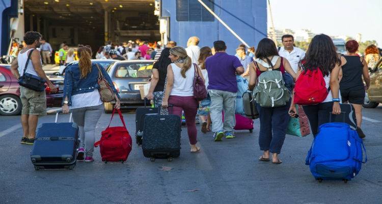 «Η αύξηση του ΦΠΑ στα ακτοπλοϊκά εισιτήρια θα αποτελέσει τη χαριστική βολή στην οικονομική ζωή των νησιωτών»