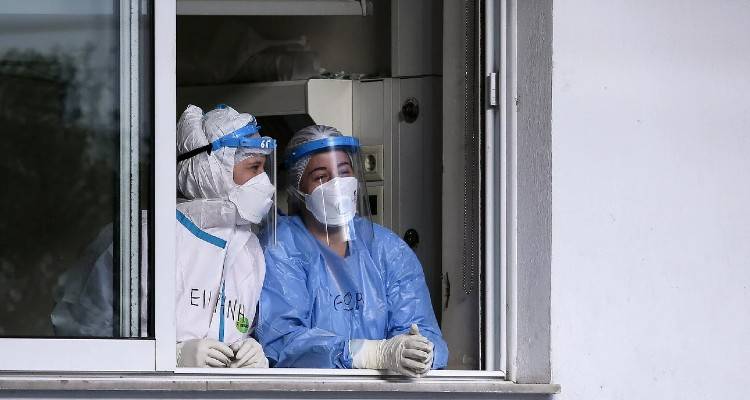 Πάνω από 5 εκατ. εμβολιασμοί σε έξι μήνες | Από αύριο όλα τα εμβόλια για τους 35-39