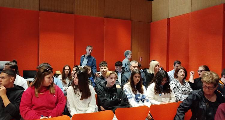 «Το Γυμνάσιο Λιβαδοχωρίου προσθέτει ακόμη ένα βραβείο στις προθήκες του με το ντοκιμαντέρ «Η Μάντρα της Λήμνου»