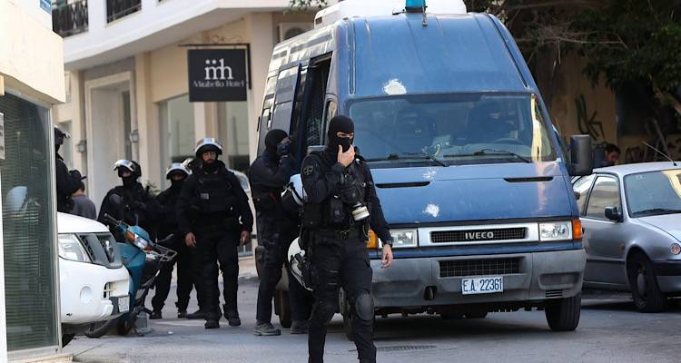 Άγιος Παντελεήμονας: Συνελήφθη Σύρος με μαχαίρι σε εκκλησία