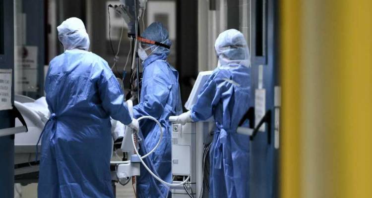 &Kappa;&omicron;&rho;&omega;&nu;&omicron;ϊό&sigmaf;: &Sigma;&tau;&alpha; 460 &tau;&alpha; &nu;έ&alpha; &kappa;&rho;&omicron;ύ&sigma;&mu;&alpha;&tau;&alpha;, &tau;&alpha; 207 &sigma;&tau;&eta;&nu; &Alpha;&tau;&tau;&iota;&kappa;ή | 85 &delta;&iota;&alpha;&sigma;&omega;&lambda;&eta;&nu;&omega;&mu;έ&nu;&omicron;&iota;