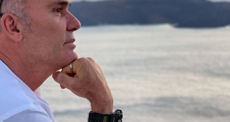 &Sigma;&tau;έ&lambda;&iota;&omicron;&sigmaf; &Rho;ό&kappa;&kappa;&omicron;&sigmaf;: &Pi;&alpha;ί&rho;&nu;&epsilon;&iota; &epsilon;&xi;&iota;&tau;ή&rho;&iota;&omicron; &alpha;&pi;ό &tau;&omicron; &nu;&omicron;&sigma;&omicron;&kappa;&omicron;&mu;&epsilon;ί&omicron; &mu;&epsilon;&tau;ά &tau;&eta;&nu; &pi;&epsilon;&rho;&iota;&pi;έ&tau;&epsilon;&iota;&alpha; &mu;&epsilon; &tau;&eta;&nu; &upsilon;&gamma;&epsilon;ί&alpha; &tau;&omicron;&upsilon;