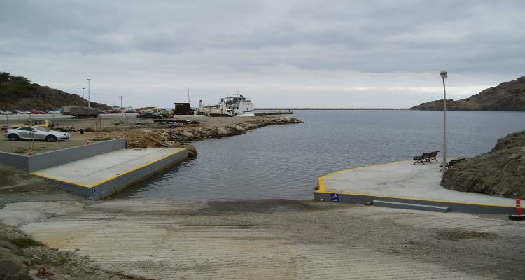 Αποκλειστικά για ανέλκυση και καθέλκυση σκαφών η Γλίστρα στο λιμάνι του Αγ. Νικολάου