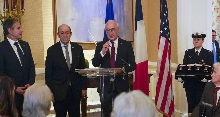 AUKUS: Αποκλιμακώνεται η κρίση στις σχέσεις ΗΠΑ και Γαλλίας | Επέστρεψε στην Ουάσινγκτον ο Γάλλος πρεσβευτή