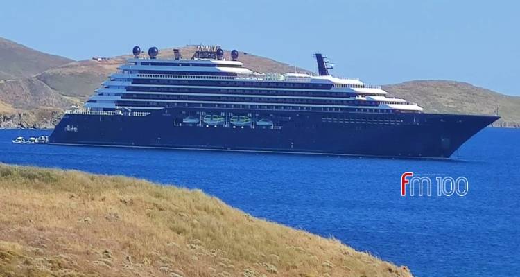 Το υπερπολυτελές κρουαζιερόπλοιο “Ilma” της Ritz-Carlton αγκυροβόλησε αρόδο στη Λήμνο