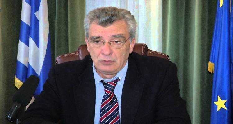 Έ&phi;&upsilon;&gamma;&epsilon; &alpha;&pi;ό &tau;&eta; &zeta;&omega;ή &omicron; &pi;&rho;ώ&eta;&nu; &Delta;ή&mu;&alpha;&rho;&chi;&omicron;&sigmaf; &Lambda;έ&sigma;&beta;&omicron;&upsilon; &Sigma;&pi;ύ&rho;&omicron;&sigmaf; &Gamma;&alpha;&lambda;&eta;&nu;ό&sigmaf;