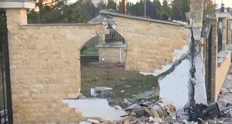 &Tau;&rho;&alpha;&gamma;&omega;&delta;ί&alpha; &sigma;&tau;&eta; &Theta;&epsilon;&sigma;&sigma;&alpha;&lambda;&omicron;&nu;ί&kappa;&eta;: &Nu;&epsilon;&kappa;&rho;ό&sigmaf; 24&chi;&rho;&omicron;&nu;&omicron;&sigmaf; &sigma;&epsilon; &tau;&rho;&omicron;&chi;&alpha;ί&omicron;, &tau;&omicron; &Iota;&Chi; &tau;&omicron;&upsilon; &kappa;&alpha;&rho;&phi;ώ&theta;&eta;&kappa;&epsilon; &sigma;&epsilon; &tau;&omicron;ί&chi;&omicron;