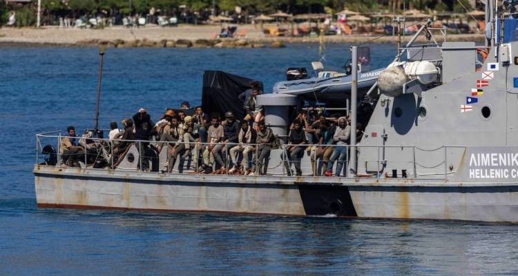 &Alpha;&sigma;&phi;&upsilon;&kappa;&tau;&iota;&kappa;ή &eta; &kappa;&alpha;&tau;ά&sigma;&tau;&alpha;&sigma;&eta; &sigma;&tau;&eta;&nu; &Kappa;&rho;ή&tau;&eta; &mu;&epsilon; &tau;&iota;&sigmaf; &laquo;&kappa;&alpha;&rho;&alpha;&beta;&iota;έ&sigmaf;&raquo; &mu;&epsilon;&tau;&alpha;&nu;&alpha;&sigma;&tau;ώ&nu; | Ά&lambda;&lambda;&omicron;&iota; 557 &alpha;&pi;&omicron;&beta;&iota;&beta;ά&sigma;&tau;&eta;&kappa;&alpha;&nu; &sigma;ή&mu;&epsilon;&rho;&alpha;, &sigma;&tau;&eta; &Lambda;&iota;&beta;ύ&eta; &omicron; &Pi;&lambda;&epsilon;ύ&rho;&eta;&sigmaf;