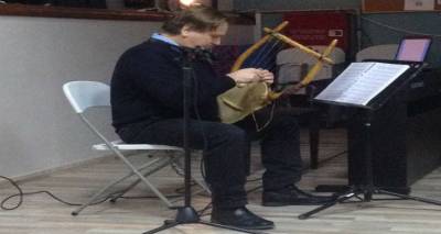 &Lambda;ή&mu;&nu;&omicron;&sigmaf;: &Pi;&rho;&alpha;&gamma;&mu;&alpha;&tau;&omicron;&pi;&omicron;&iota;ή&theta;&eta;&kappa;&epsilon; &tau;&omicron; &delta;&iota;ή&mu;&epsilon;&rho;&omicron; &epsilon;&iota;&sigma;&eta;&gamma;ή&sigma;&epsilon;&omega;&nu; &alpha;&pi;ό &tau;&omicron;&nu; &mu;&omicron;&upsilon;&sigma;&iota;&kappa;ό &Nu;ί&kappa;&omicron; &Xi;&alpha;&nu;&theta;&omicron;ύ&lambda;&eta; (photos)