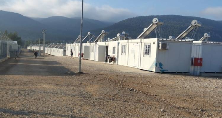 Έ&kappa;&alpha;&psi;&alpha;&nu;, &mu;&alpha;&sigma;&tau;ί&gamma;&omega;&sigma;&alpha;&nu; &kappa;&alpha;&iota; &beta;ί&alpha;&sigma;&alpha;&nu; 16&chi;&rho;&omicron;&nu;&omicron; &sigma;&tau;&eta; &delta;&omicron;&mu;ή &tau;&eta;&sigmaf; &Mu;&alpha;&lambda;&alpha;&kappa;ά&sigma;&alpha;&sigmaf;