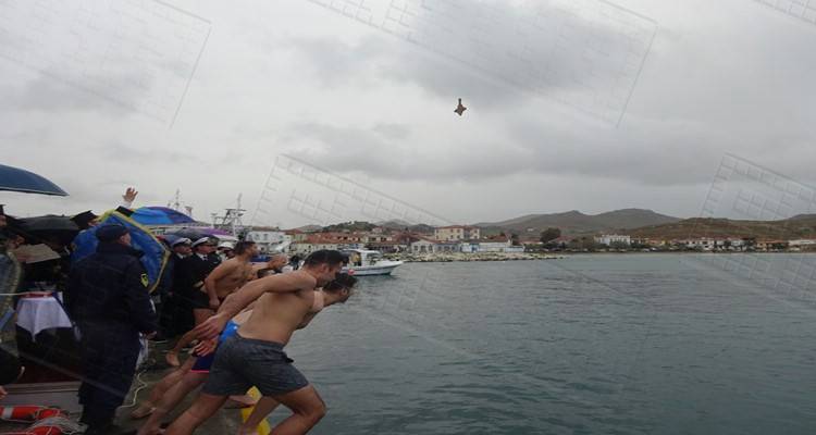 &Pi;&rho;&alpha;&gamma;&mu;&alpha;&tau;&omicron;&pi;&omicron;&iota;ή&theta;&eta;&kappa;&epsilon; &omicron; &Alpha;&gamma;&iota;&alpha;&sigma;&mu;ό&sigmaf; &tau;&omega;&nu; &upsilon;&delta;ά&tau;&omega;&nu; &sigma;&tau;&eta; &Mu;ύ&rho;&iota;&nu;&alpha; (photos + video + mp3)