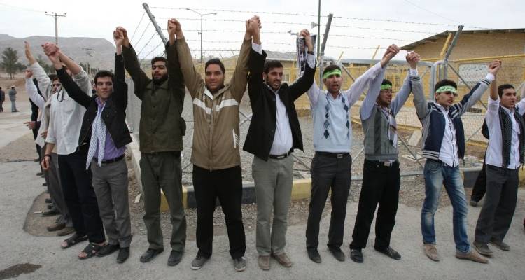 &Alpha;&nu;&tau;ί&sigma;&tau;&rho;&omicron;&phi;&eta; &mu;έ&tau;&rho;&eta;&sigma;&eta; &gamma;&iota;&alpha; &tau;&omicron; &tau;&epsilon;&lambda;&epsilon;&sigma;ί&gamma;&rho;&alpha;&phi;&omicron; &Tau;&rho;&alpha;&mu;&pi; -&Tau;&omicron; &Iota;&rho;ά&nu; &epsilon;&tau;&omicron;&iota;&mu;ά&zeta;&epsilon;&iota; &laquo;&alpha;&nu;&theta;&rho;ώ&pi;&iota;&nu;&epsilon;&sigmaf; &alpha;&lambda;&upsilon;&sigma;ί&delta;&epsilon;&sigmaf;&raquo; &sigma;&epsilon; &epsilon;&nu;&epsilon;&rho;&gamma;&epsilon;&iota;&alpha;&kappa;έ&sigmaf; &upsilon;&pi;&omicron;&delta;&omicron;&mu;έ&sigmaf;