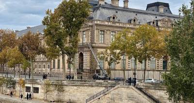 Ληστεία στο Λούβρο: Κατεστραμμένο βρέθηκε το στέμμα της αυτοκράτειρας Ευγενίας με τα 1.354 διαμάντια | Τι άλλο εκλάπη