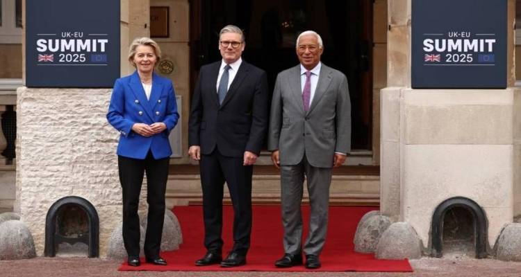 Νέα εποχή στις σχέσεις ΗΒ–ΕΕ: Συμφωνία για τρόφιμα, αλιεία, άμυνα και ελέγχους στα σύνορα