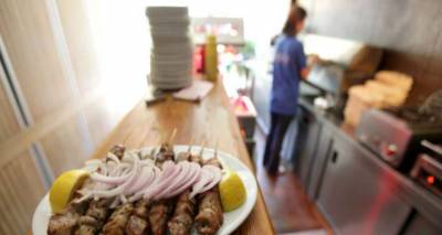 &Sigma;&epsilon; &alpha;&rho;&chi;&alpha;&iota;&rho;&epsilon;&sigma;ί&epsilon;&sigmaf; &omicron; "&Delta;&iota;ό&nu;&upsilon;&sigma;&omicron;&sigmaf;"