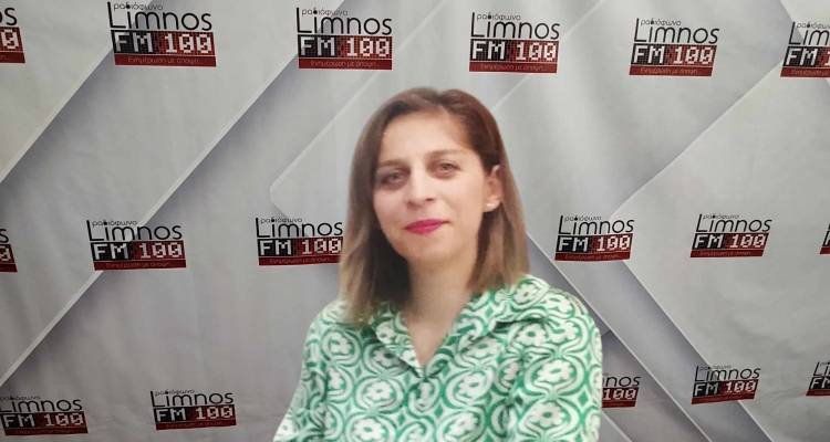 &Mu;&alpha;&rho;ί&alpha; &Kappa;&alpha;&kappa;&alpha;&lambda;ή: &laquo;&Eta; &kappa;ά&theta;&epsilon; &mu;έ&rho;&alpha; &sigma;&tau;&omicron;&nu; Ά&gamma;&iota;&omicron; &Epsilon;&upsilon;&sigma;&tau;&rho;ά&tau;&iota;&omicron; &epsilon;ί&nu;&alpha;&iota;  έ&nu;&alpha; &sigma;&tau;&omicron;ί&chi;&eta;&mu;&alpha; &pi;&omicron;&upsilon; &pi;&rho;έ&pi;&epsilon;&iota; &nu;&alpha; &kappa;&epsilon;&rho;&delta;&eta;&theta;&epsilon;ί&raquo; (audio)
