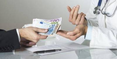 &Sigma;&tau;&omicron; &epsilon;&delta;ώ&lambda;&iota;&omicron; &tau;&rho;&epsilon;&iota;&sigmaf; &pi;&alpha;&nu;&epsilon;&pi;&iota;&sigma;&tau;&eta;&mu;&iota;&alpha;&kappa;&omicron;ί &gamma;&iota;&alpha;&tau;&rho;&omicron;ί &gamma;&iota;&alpha; &mu;ί&zeta;&epsilon;&sigmaf; &kappa;&alpha;&iota; &xi;έ&pi;&lambda;&upsilon;&mu;&alpha;