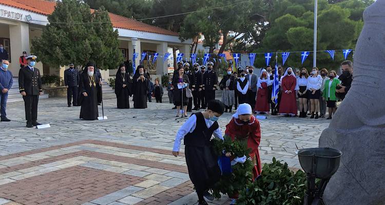 Ο Υπουργός Άμυνας Νίκος Δένδιας και ο Διοικητής ΑΣΔΕΝ στον Αγ. Ευστράτιο για την επέτειο απελευθέρωσης του νησιού.